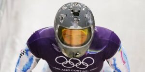 Vladyslav Heraskevych com o capacete que o impediu de competir em Milão-Cortina - Reprodução / Instagram @heraskevychvladyslav