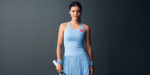 Emma Raducanu "segue" Roger Federer e troca Nike por Uniqlo