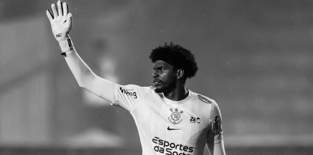 Portuguesa expulsa e denuncia sócios que cometeram racismo contra Hugo Souza, do Corinthians