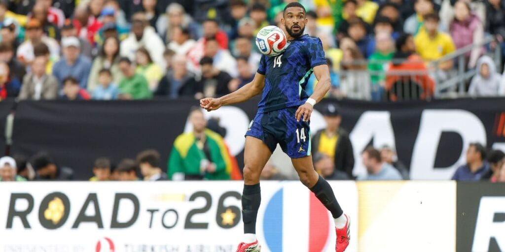 Azul fecha com CBF e, às vésperas da Copa, substitui GOL como patrocinadora da seleção brasileira