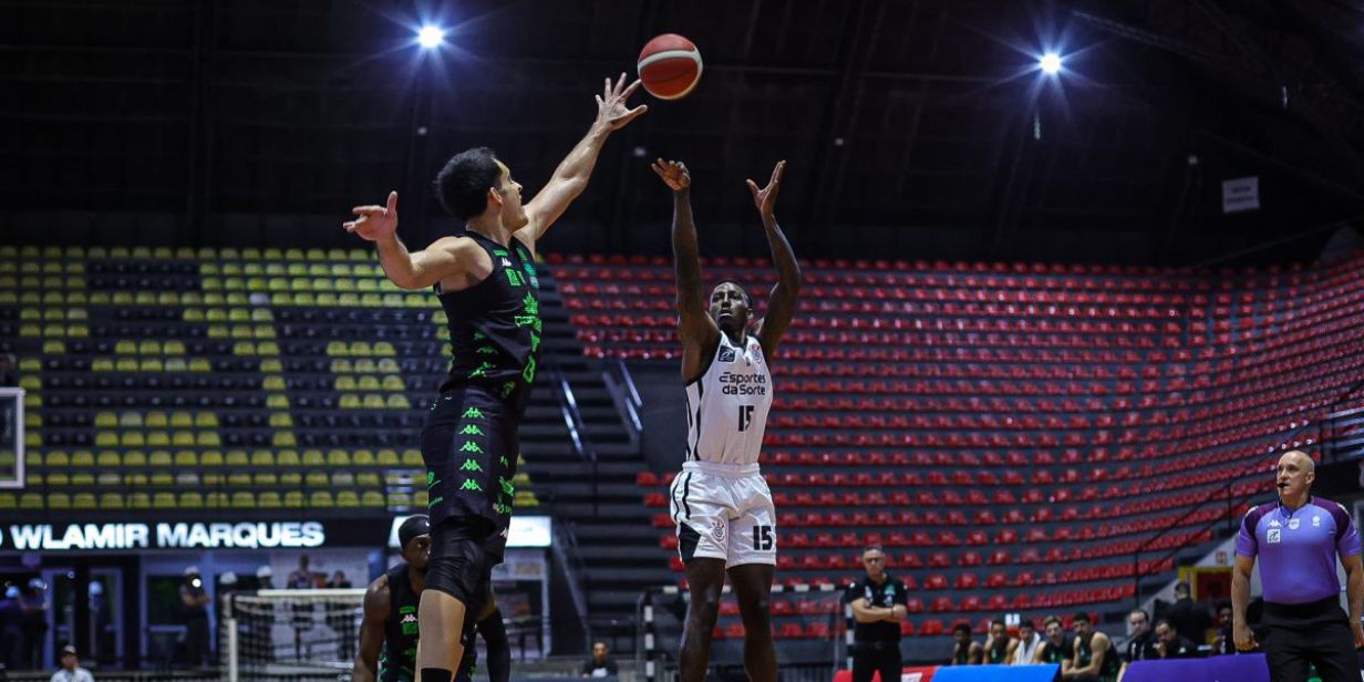 Corinthians e Bauru se enfrentam pelo NBB - Divulgação
