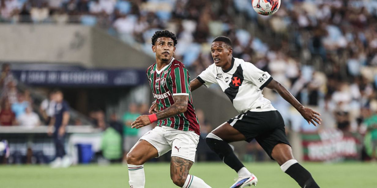 John Kennedy, do Fluminense, tenta passar pela marcação de Robert Renan, do Vasco - Lucas Merçon / Fluminense