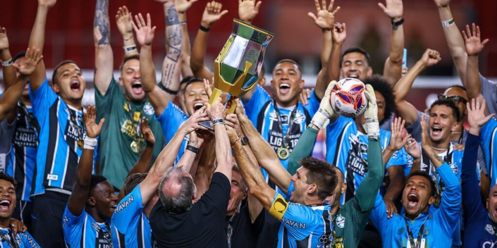 Jogadores do Grêmio comemoram a conquista do Campeonato Gaúcho de 2026 - Lucas Uebel/Grêmio