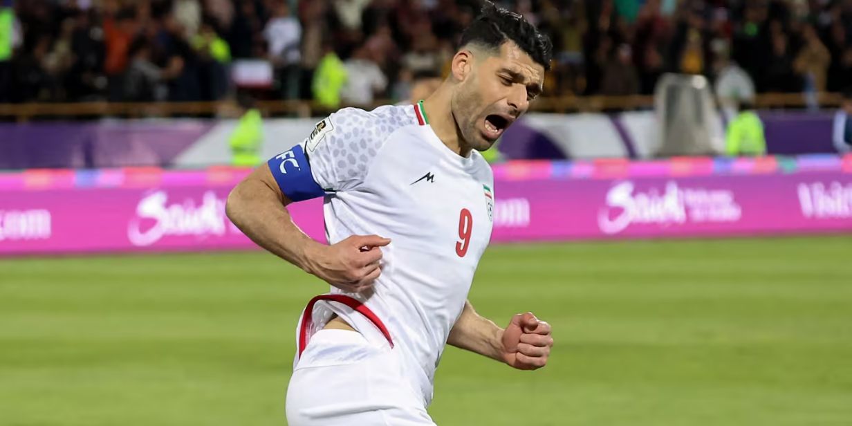 Mehdi Taremi comemora gol contra o Uzbequistão, que classificou o Irã para a Copa do Mundo 2026 - Fifa/Divulgação