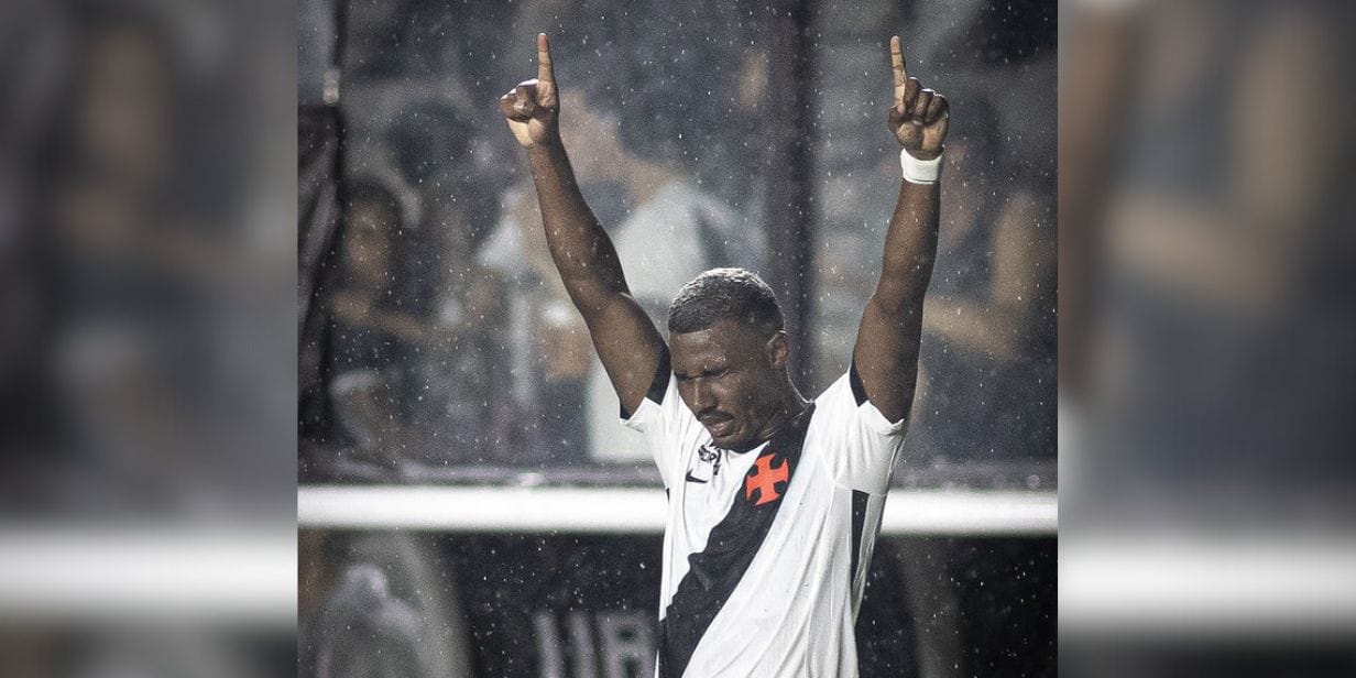 O volante Thiago Mendes comemora gol do Vasco sobre o Palmeiras, em São Januário - Matheus Lima/Vasco