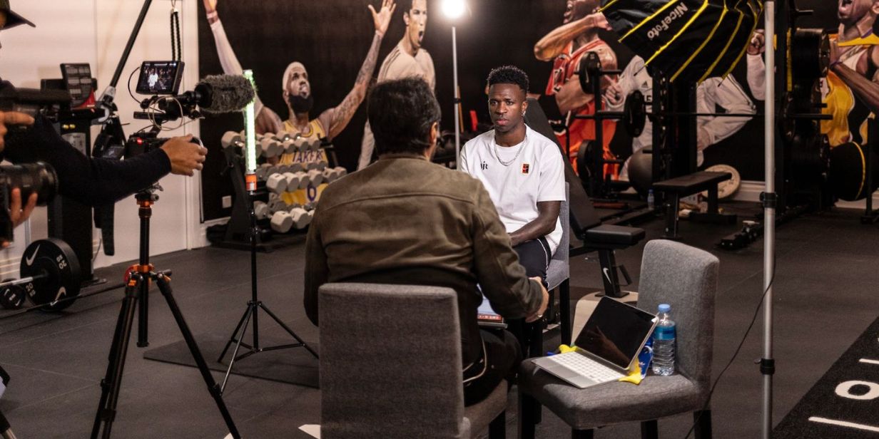 Vini Jr. durante gravação de série documental sobre a preparação do Brasil - Divulgação