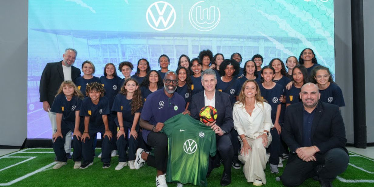 Grafite (centro) participou de lançamento de parceria de Volkswagen do Brasil e Wolfsburg em projeto de futebol feminino - Divulgação