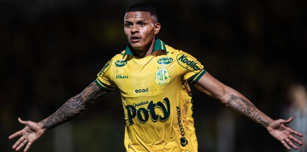 Athleta avança no futebol para reforçar legado histórico e busca impulsionar linha de roupas casuais