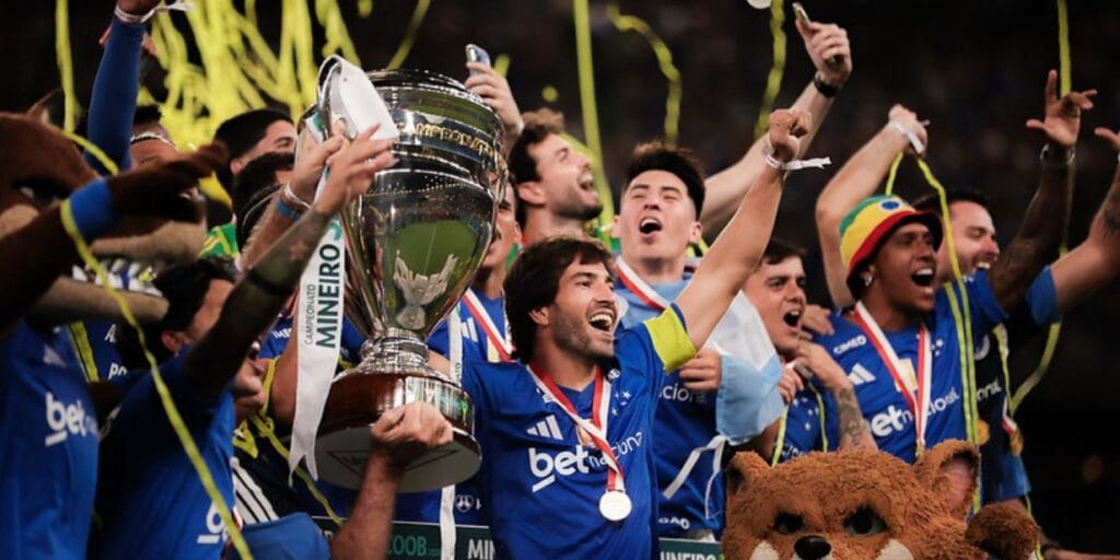 Campeões estaduais, Flamengo e Cruzeiro lideram crescimento digital em março