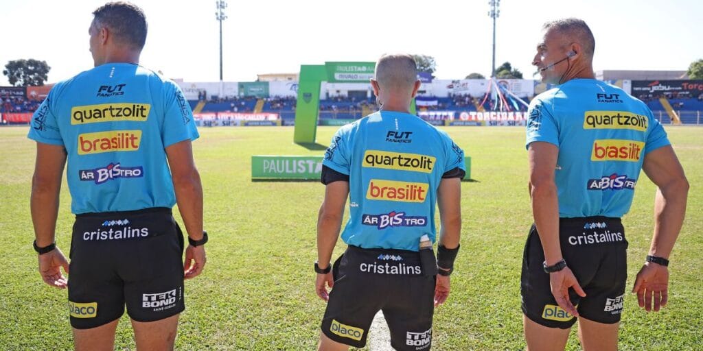 Saint-Gobain renova com FPF para exposição nos uniformes de arbitragem até 2027
