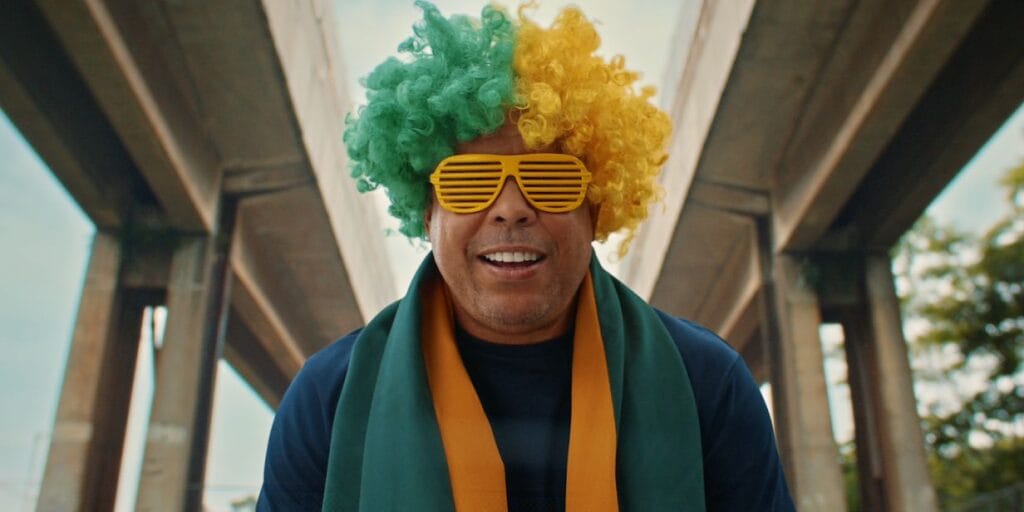 Itaú lança campanha “Torcendo Feito Você” com Ronaldo Fenômeno