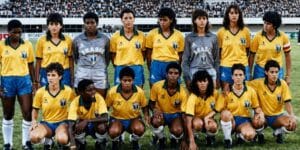A seleção brasileira feminina de 1988 posa para foto - Acervo Museu do Futebol