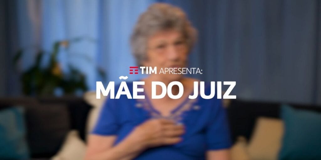 TIM brinca com pressão sobre arbitragem em ação para Dia das Mães com Raphael Claus