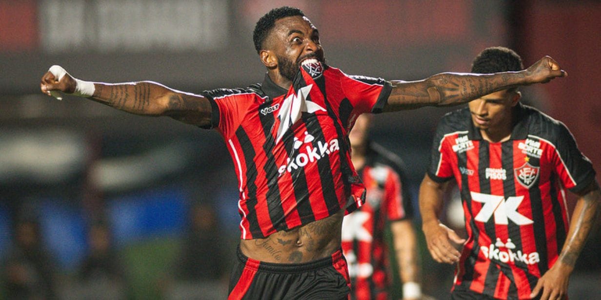 Cacá comemora o primeiro gol do Vitória no jogo contra o São Paulo pelo Brasileirão - Vitória / Divulgação