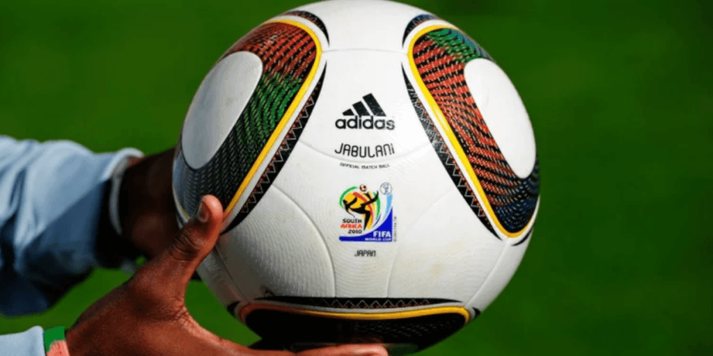 A reinvenção das bolas da Copa do Mundo a partir das cores e da tecnologia térmica