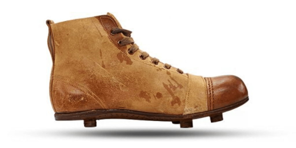Das botas de trabalho às travas rosqueáveis: A evolução das chuteiras nas primeiras Copas do Mundo