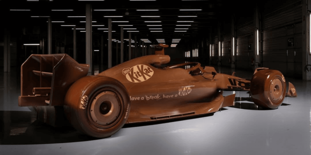 KitKat faz carro de Fórmula 1 em tamanho real para ativar patrocínio