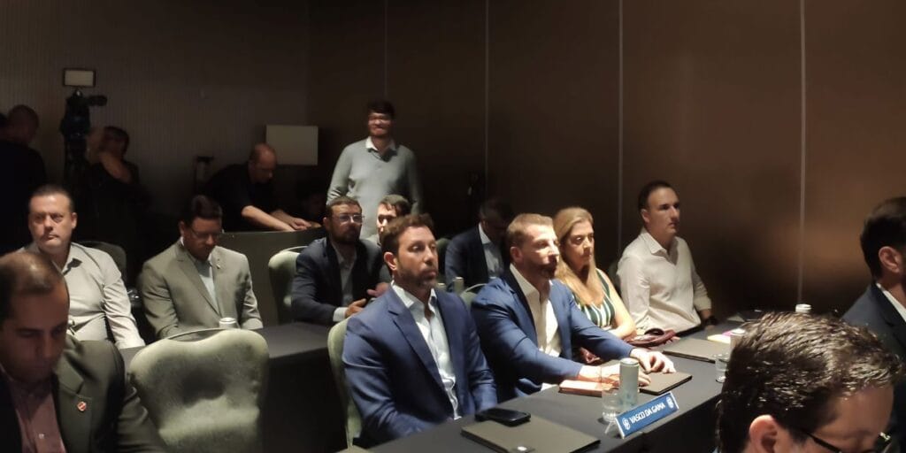 Reunião da CBF sobre liga unificada mostra entrosamento entre Leila Pereira e Pedrinho