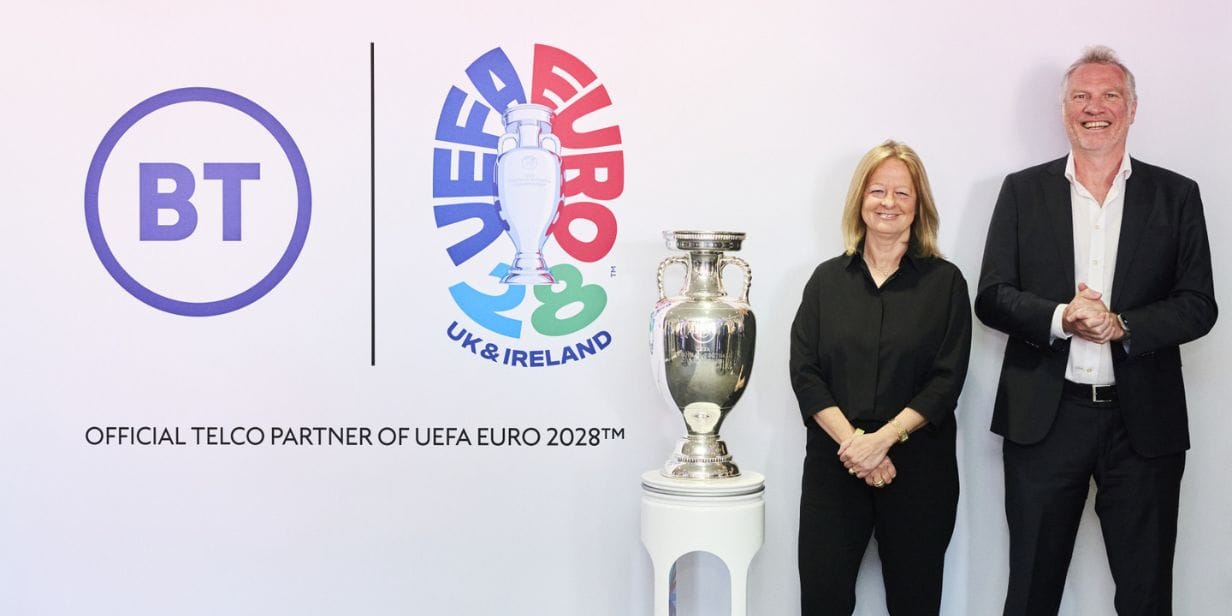 Allison Kirkby, diretora executiva do BT Group, e Guy-Laurent Epstein, diretor executivo de marketing da Uefa - Divulgação