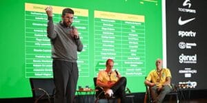 Bernardo Bessa (à esq.), diretor de marketing das seleções brasileiras na CBF, durante palestra no 5º Fórum Máquina do Esporte - Diogo Anhasco/Fotop