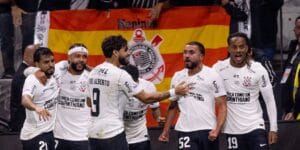 Jogadores do Corinthians comemoram o gol da vitória contra o Atlético-MG, na Neo Quíica Arena - Agência Corinthians