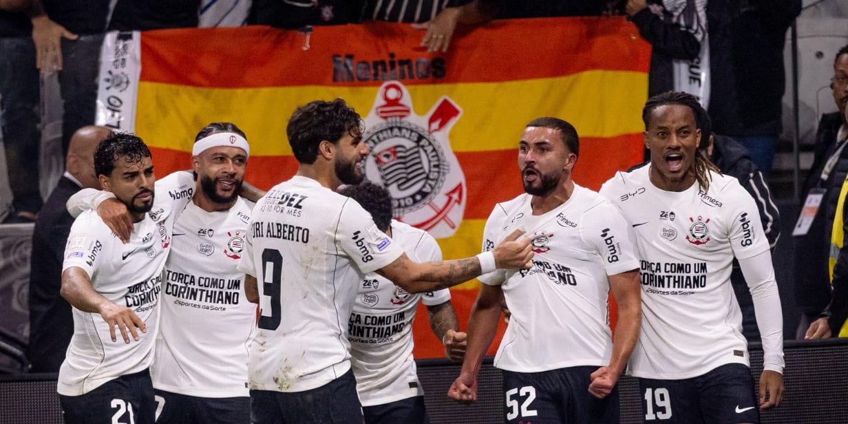 Jogadores do Corinthians comemoram o gol da vitória contra o Atlético-MG, na Neo Quíica Arena - Agência Corinthians