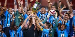 Jogadores do Grêmio comemoram o título do Campeonato Gaúcho de 2026 - Lucas Uebel/Grêmio