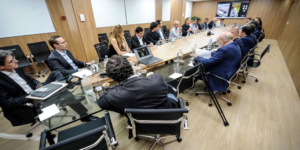 Dirigentes dos clubes da Libra durante reunião na sede da Federação Paulista de Futebol (FPF), em São Paulo (SP), em 2023 - Rodrigo Corsi / FPF