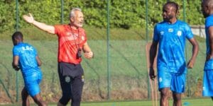 O técnico Sébastien Desabre orienta treino da RD Congo para a Copa do Mundo - Divulgação
