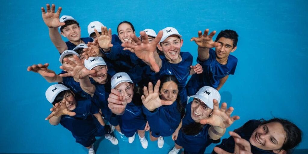 Equipe de apoio em etapa da UTS posa antes dos jogos - Divulgação