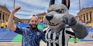 Bira, mascote do Botafogo, foi escalada para ações nos EUA - Divulgação