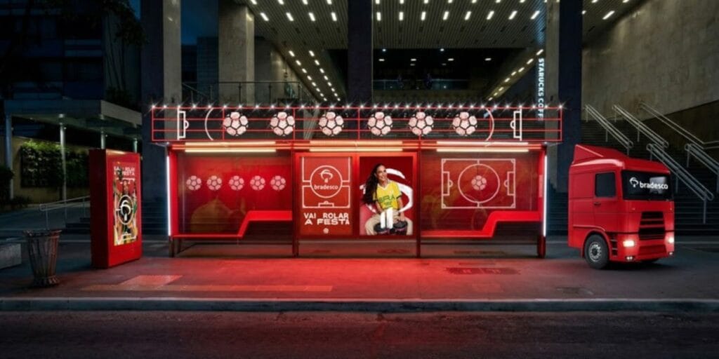 Bradesco usa intervenção urbana em SP para campanha em busca de aproveitar Copa