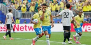 Casemiro comemora o gol de empate da seleção brasileira contra o Japão - Rafael Ribeiro / CBF