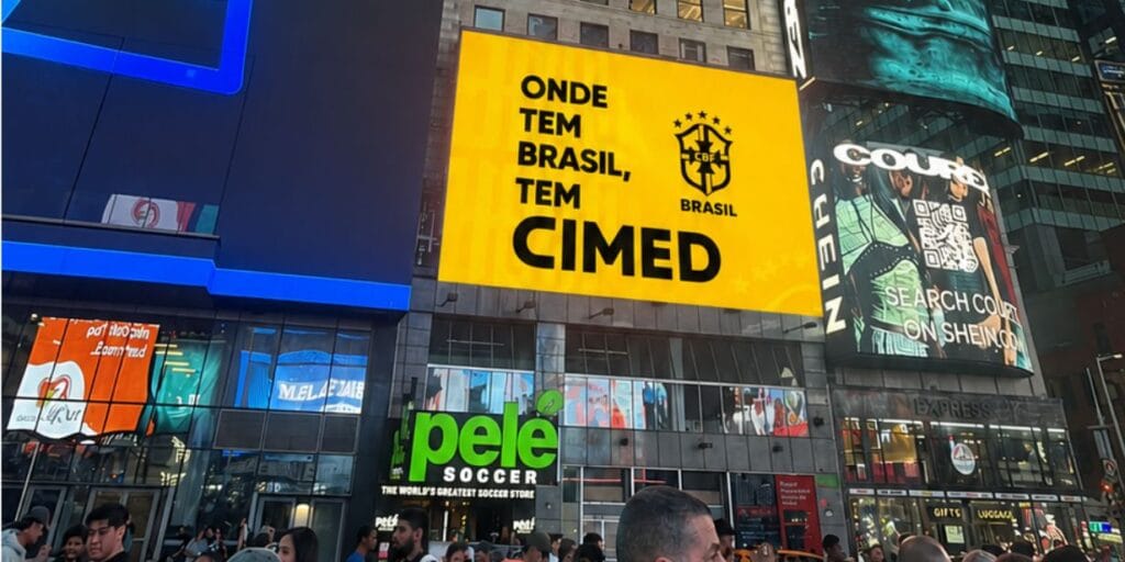 Cimed faz ação publicitária na Times Square durante Copa do Mundo 2026