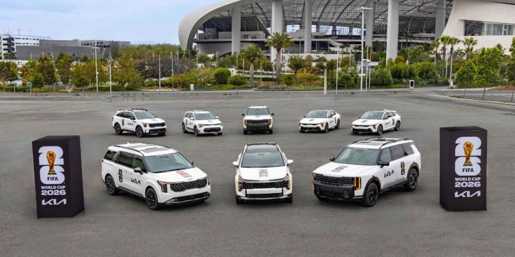 Kia entrega frota de 660 veículos para operação da Copa do Mundo de 2026