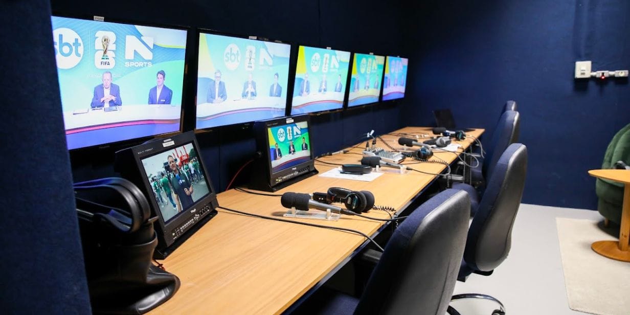 Cabine de transmissão do SBT para a Copa do Mundo - Divulgação