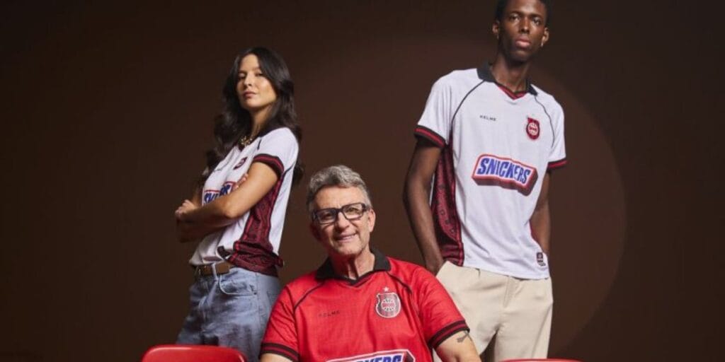 Tentando surfar na Copa, Snickers anuncia patrocínio ao Brasil de Pelotas um dia após time tombar na Série D