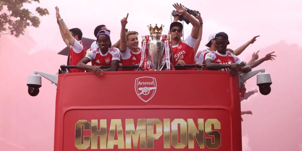 Arsenal estende com Emirates como máster por mais dois anos após temporada de sucesso