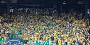 Torcida brasileira as arquibancadas do Nova York/Nova Jersey Stadium para jogo com Noruega - Rafael Ribeiro / CBF