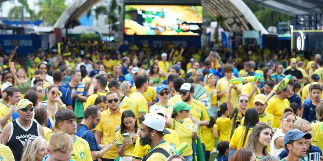 Público lota a Casa Rede Ronaldo em dia de jogo do Brasil - Gustavo Naliato e Giovanna Ahirassu/Divulgação