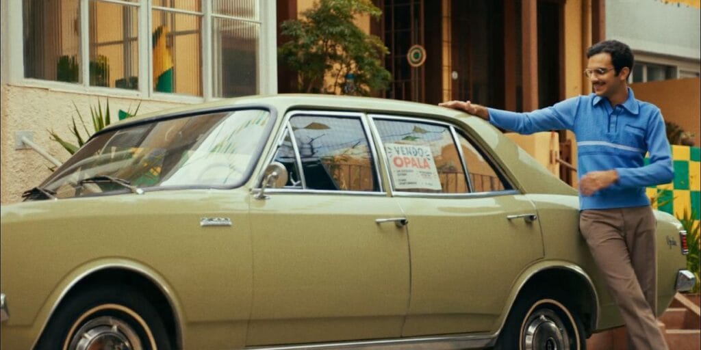 Chevrolet usa estética de série “Brasil 70 – A Saga do Tri” em publicidade do Novo Sonic