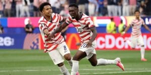 Balogun comemora o primeiro gol dos EUA contra a Bósnia e Herzegovina - Fifa/Divulgação