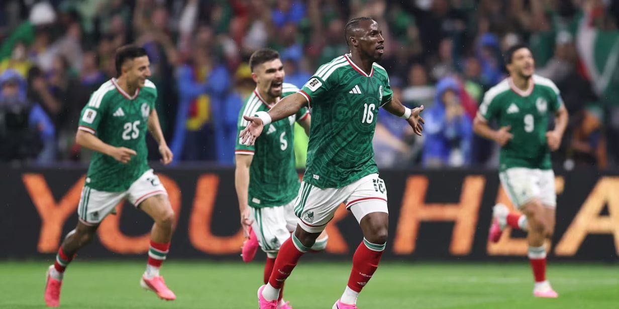 Quiñonez comemora o primeiro gol do México na vitória sobre o Equador - Fifa/Divulgação