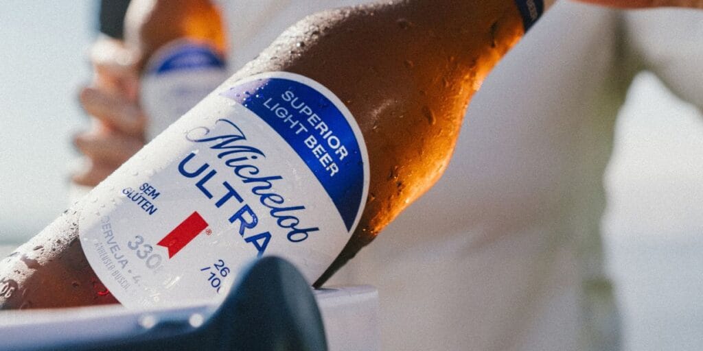 Patrocínio à Copa 2026 alavanca Michelob Ultra no Brasil com alta de mais de 250%