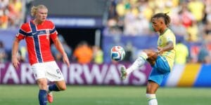 O Brasil não conseguiu parar o gigante Haaland (à esq.) - Rafael Ribeiro / CBF