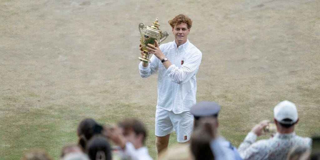 Sinner vira 4º tenista mais premiado na história com bicampeonato em Wimbledon