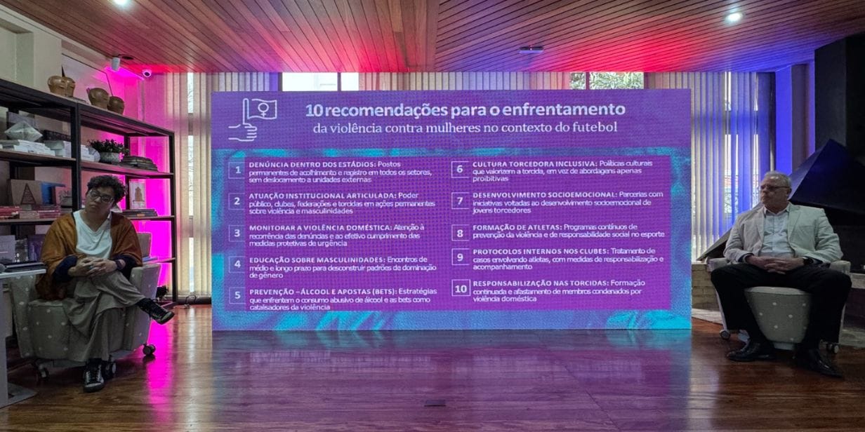 Juliana Brandão (à esq.), coordenadora de gênero e raça do FBSP, durante apresentação do estudo - Divulgação