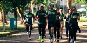 Alunos do Corre no Ibira treinando no Parque Ibirapuera - Divulgação/Urbia Parques