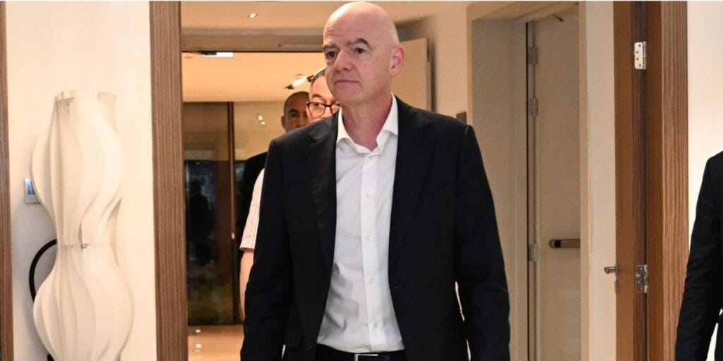Infantino enfrenta crise na Fifa após acusações sobre a Copa 2030 e Superliga Europeia