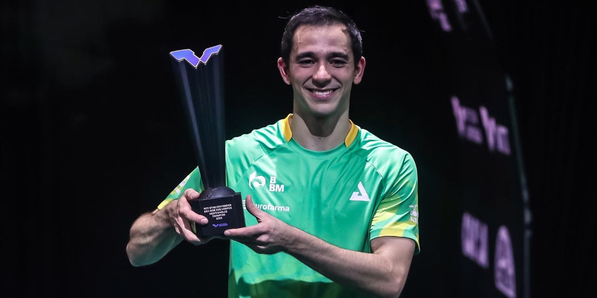 Hugo Calderano com o troféu do WTT Star Contender São José dos Campos 2026 - Gaspar Nóbrega/CBTM